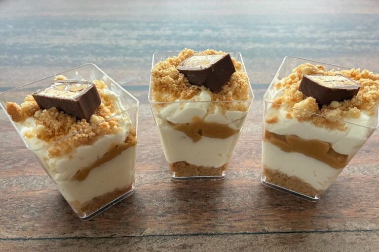 deser snickers w kubeczku z karmelowymi orzeszkami cukiernia tychy