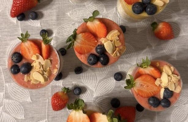 deser chia z serkiem waniliowym i musem malinowym tychy