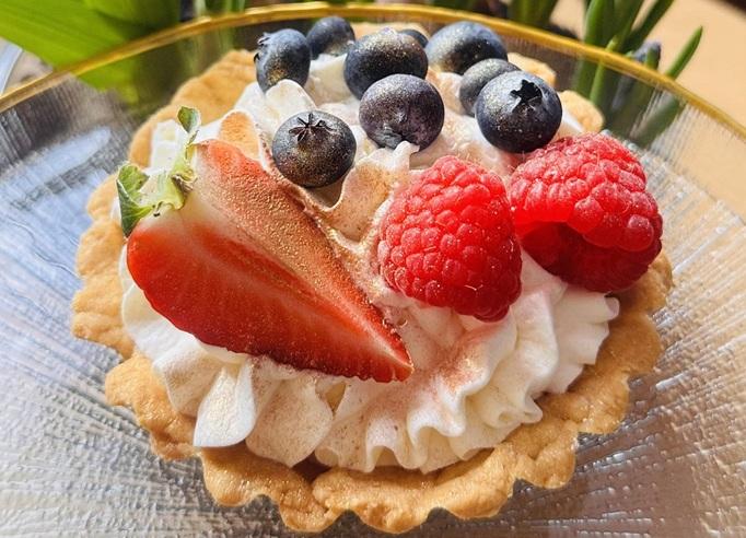 kruche babeczki z owocami i kremem budyniowym cukiernia tychy