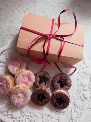 ciasteczka dla babci i dziadka, elegancki podarunek, cukiernia tychy