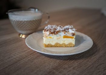 sernik na kruchym spodzie z brzoskwiniami, cukiernia tychy